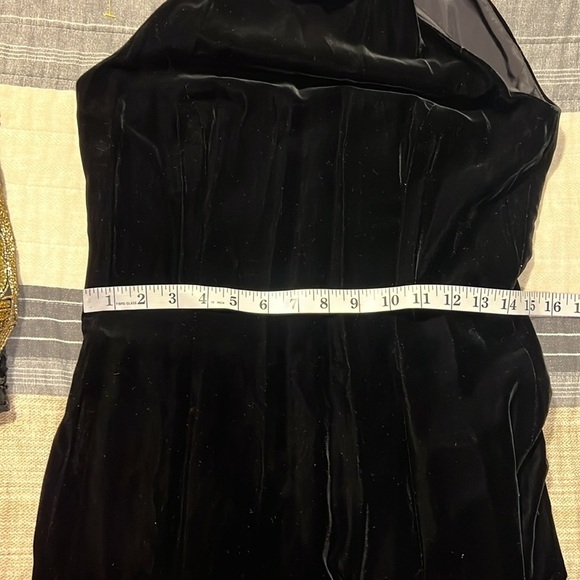 🖤VTG Rimini, Velvet Noir, Halter,Sexy Lower Slit, Lined, Zippered Back, Size 8 - Picture 15 of 17